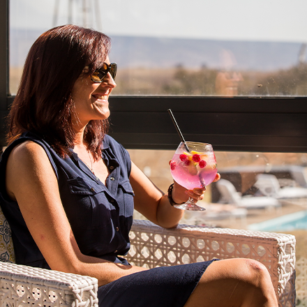 happy-tourist-drinking-cocktail