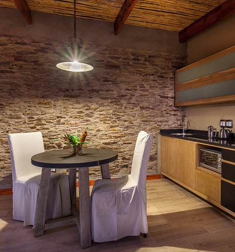 stone-cottage-kitchen-dining-area