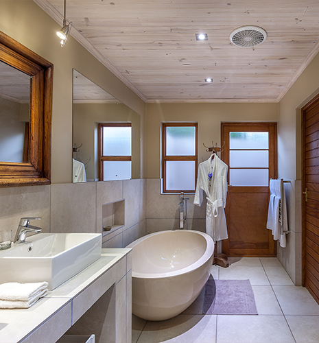 superior-honeymoon-room-bed