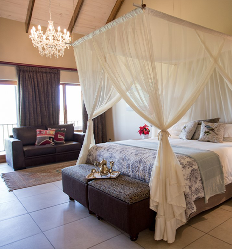 superior-honeymoon-room-double-bed-3